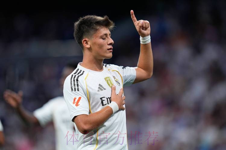 马卡:皇马三大转会目标为姆巴佩、阿方索和居勒尔